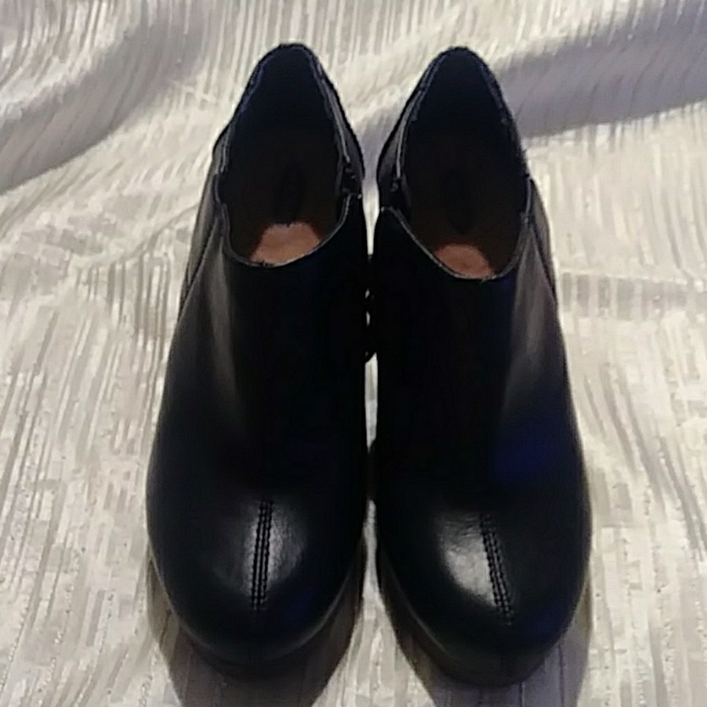 High heel ankle boot